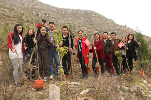 完美（中国）北京分公司举办“第五届百店千人义务植树共建完美林”活动
