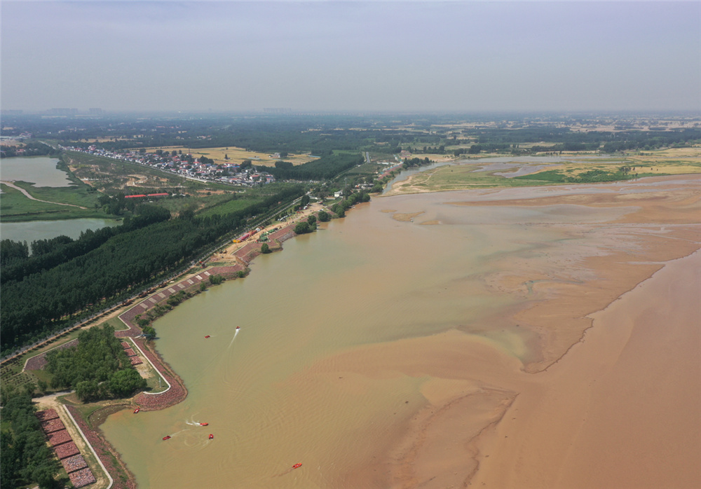 5月26日，黃河水利委員會組織開展2021年黃河防洪調度綜合演練。圖為開封黑崗口險工鳥瞰照。 於瀾 林淵攝