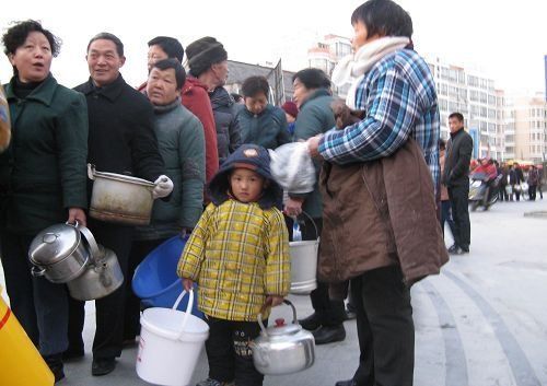 江苏盐城化工厂污染自来水 数十万人饮水受影